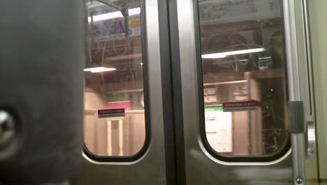 subway-train-door-closing-at-the-platform