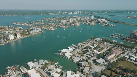 Wunderschöne-Drohnenaufnahmen-Von-Clearwater-Harbor,-Florida