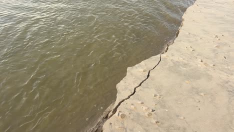 close-up-of-the-stream-and-sand-banks