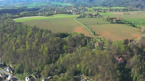 Puente-Del-Elba-Cerca-De-La-Ciudad-Rural-De-Bad-Schandau-En-La-Suiza-Sajona,-Alemania