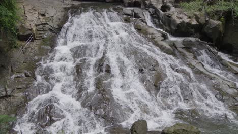 Goa-Rang-Reng-Wasserfall-Auf-Bali-In-Indonesien