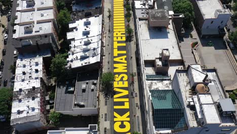 Un-Disparo-De-Dron-Sobre-El-Mural-Black-Lives-Matter