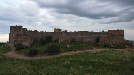 Aerial-panoramic-view-of-Medellin-Castle,-Badajoz