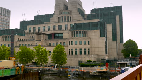 Walking-tracking-shot-of-the-Mi6-building-at-Vauxhall-Cross,-London,-home-to-the-British-Secret-Intelligence-Service