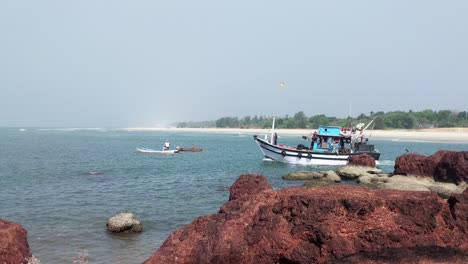 Barco-Pesquero-Rumbo-Al-Mar-Arábigo