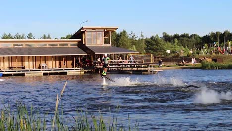 Freizeit-Wassersportaktivitäten-In-Der-Lagune