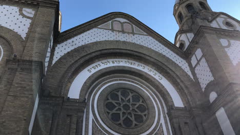 Exterior-of-the-synagogue-in-Novi-Sad,-capital-of-Vojvodina,-serbian-northern-province