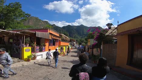 Spaziergang-Durch-Tepoztlan-Zum-Tepozteco-Hügel