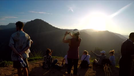 Ein-Wunderschöner-Sonnenuntergang-Auf-Dem-Gipfel-Des-Little-Adam&#39;s-Peak---Weiter-Weg-Nach-Oben-Für-Eine-Unglaublich-Schöne-Aussicht