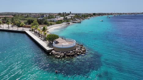 Karibischer-Pier-Am-Kradendijk-In-Bonaire,-Niederländische-Antillen