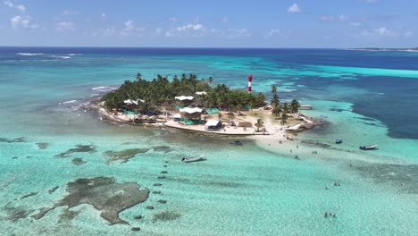 Isla-Acuario-En-San-Andrés-Providencia-Y-Santa-Catalina-Colombia