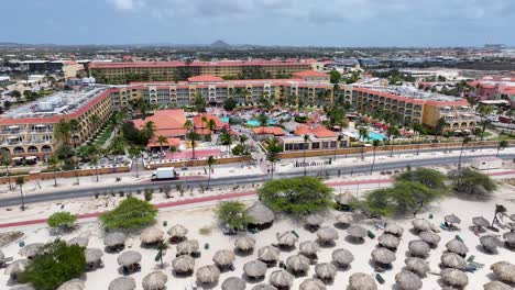 Luxusresort-Am-Eagle-Beach-In-Oranjestad,-Aruba