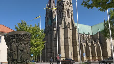 Neigung-über-Skandinavische-Kathedrale-Und-Stadtplatz