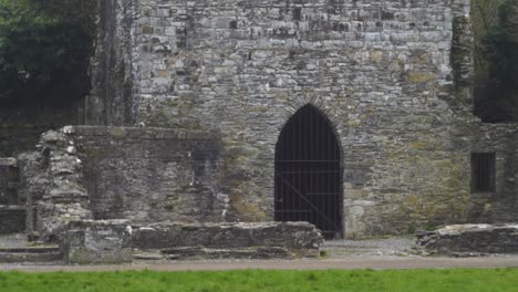 Antigua-Puerta-De-La-Sala-Capitular-De-La-Abadía-De-Mellifont-En-El-Condado-De-Louth,-Irlanda