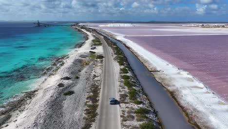 Carretera-Frente-A-La-Playa-En-Kralendijk-En-Bonaire-Antillas-Holandesas