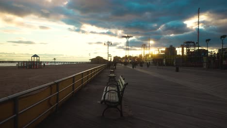 Coney-Island-Promenade-Dämmerung-Wolke-Winter-Brooklyn-New-York-City