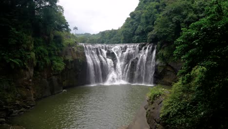 Cascada-Shifen,-Hermoso-Paisaje