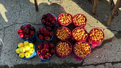 Manzanas-Rojas-Maduras-De-Uttarakhand-En-Una-Caja-De-Cartón-Lista-Para-Su-Envío
