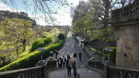 Tourists-walking-over-the-stairs-on-Princes-street-gardens-in-Edingburgh-on-a-sunny-day