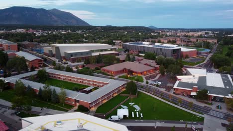 Campus-De-La-Universidad-Del-Norte-De-Arizona-Al-Atardecer