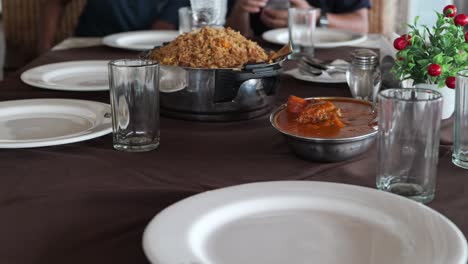 Serving-Chinese-food-on-the-table