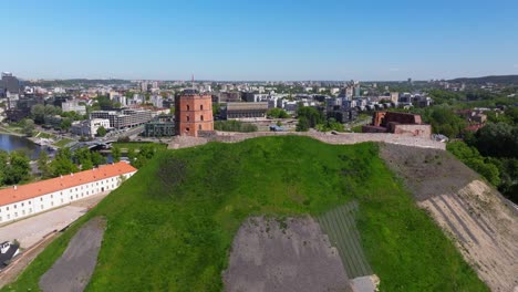 Forward-Drone-Shot-Over-Gediminas'-Tower-in-Vilnius,-Lithuania
