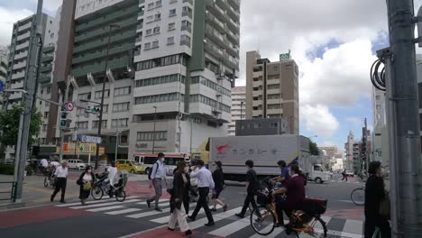 Street-view-in-Shinjuku,-Tokyo