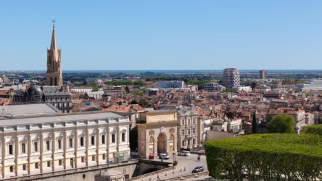 Tiro-Lento-Del-Arco-Triunfal-En-Montpellier-Con-El-árbol-Blanco.