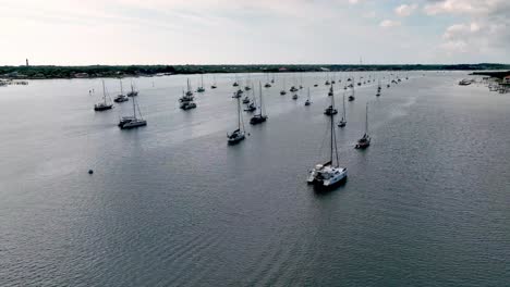 Boote-In-Der-Wasserstraße-In-St.-Augustine,-Florida