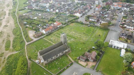 Schließen-Sie-Die-Runde-Um-Die-Pakefield-Beach-Kirche-In-Lowetoft,-Großbritannien