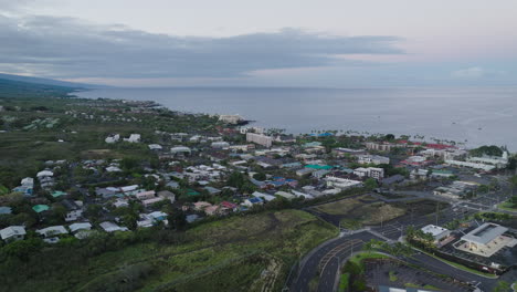 Kailua-Kona,-Hawaii,-Morgen-Drohnenaufnahme,-Mai-2024-–-Clip-01