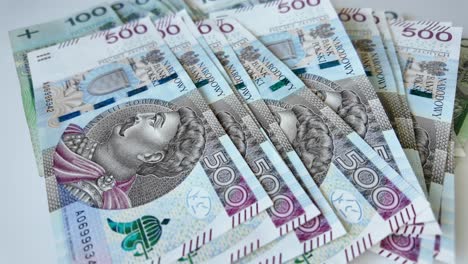 Eine-Große-Menge-An-Banknoten-Mit-Dem-Höchsten-Nennwert-Von-500-PLN