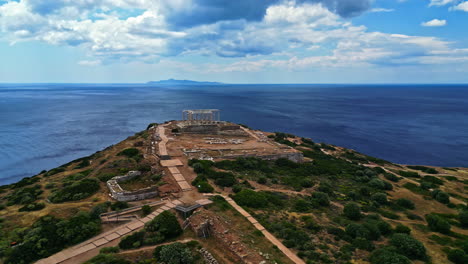 Archaeological-Site-of-Sounion-With-Ruins-Of-the-Temple-Of-Poseidon-In-Lavreotiki,-East-Attica,-Greece