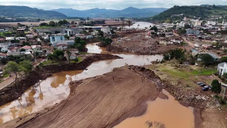Stadt-Fast-überflutet-Durch-Regenfälle,-Tropische-Wettereinflüsse-In-Brasilien