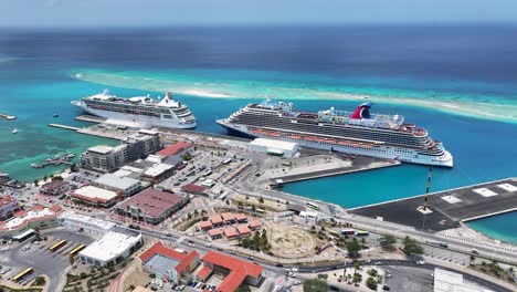 Crucero-Por-El-Caribe-En-Oranjestad,-En-El-Caribe,-Países-Bajos,-Aruba.