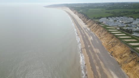 Weiter-Geht-Es-Nach-Rechts-In-Richtung-Pakefield-Beach-Und-Campingplatz-In-Lowestoft,-Großbritannien