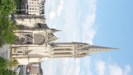 Vertical-shot-of-facade-of-Church-of-Saint-Pierre,-Caen,-France