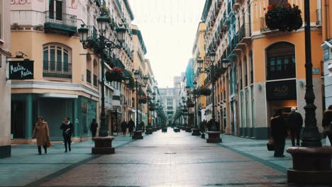 Calle-Comercial-En-El-Centro-De-La-Ciudad-De-Zaragoza,-España-En-Un-Día-Tranquilo.