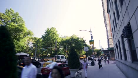 Street-reveal-shot-in-New-York-City-showcasing-the-typical-rush-hour-during-the-September