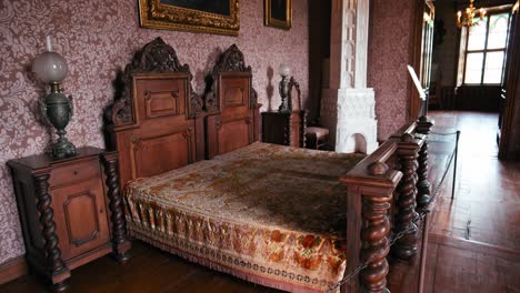 Ornate-wooden-bed-with-intricate-carvings-in-Trakoscan-Castle's-Count-Bedroom,-Croatia