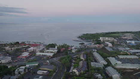 Toma-De-Dron-Matutino-En-Kailua-kona,-Hawaii,-Mayo-De-2024---Clip-02