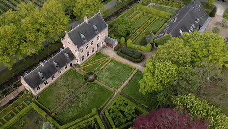 Kloster-Priorat-Corsendonk-In-Belgien,-Drohnenaufnahme-Aus-Der-Luft