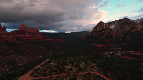 The-Colorful-Sandstone-Mountains-And-Canyons-Over-State-Park-In-Arizona,-Sedona-USA