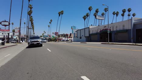 Conduciendo-Por-La-Carretera-Local---Sunset-Blvd