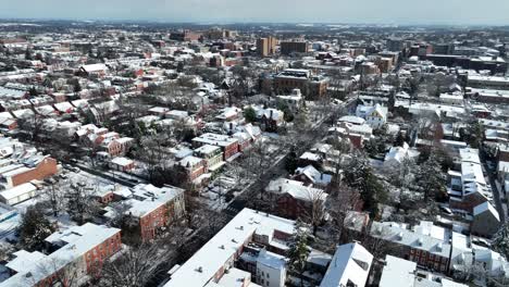 Ciudad-Americana-Cubierta-De-Nieve-Del-Invierno