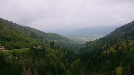 Las-Montañas-Dolomitas-En-Italia-Durante-El-Invierno-Con-Montañas-Nevadas-Drone-4k