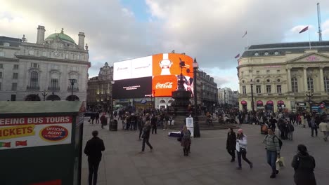 Time-Lapse-of-iconic-Picadilly-Circus,-London