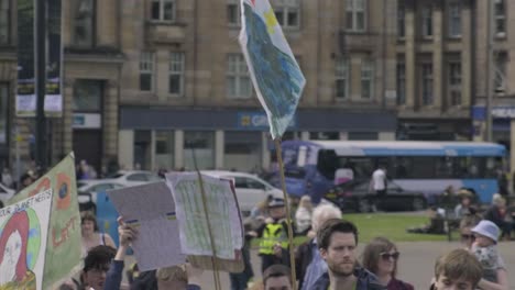 Huelgas-Climáticas-Juveniles-De-Glasgow-En-George-Square