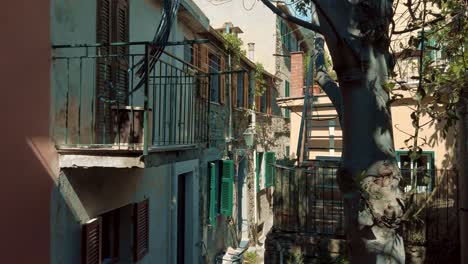 Ciudad-Costera-De-Cinque-Terre-Corniglia,-Casas-Con-Encanto,-Callejuelas-Pintorescas