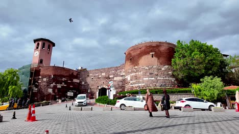 Ankara,-Türkiye:-Approaching-Ankara-Castle,-capturing-the-square-that-provides-access-to-this-historic-site